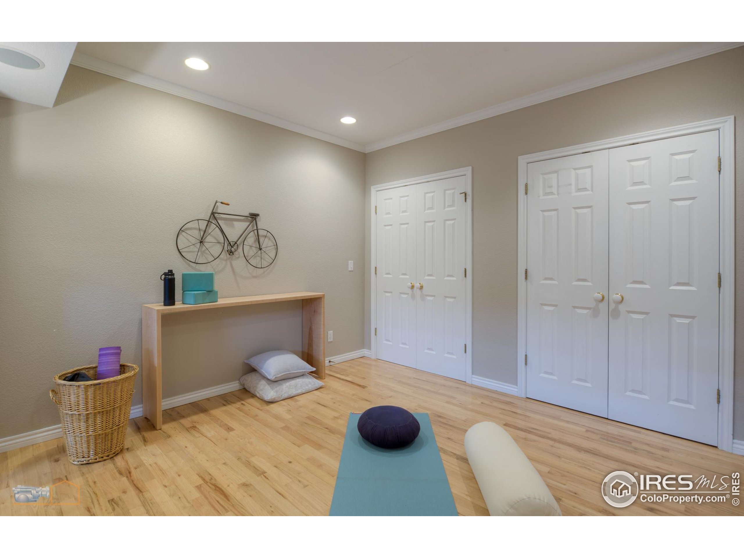 4921 Fountain Street Boulder, CO 80304 - Photo 34 of 50 a bathroom with a toilet sink and mirror