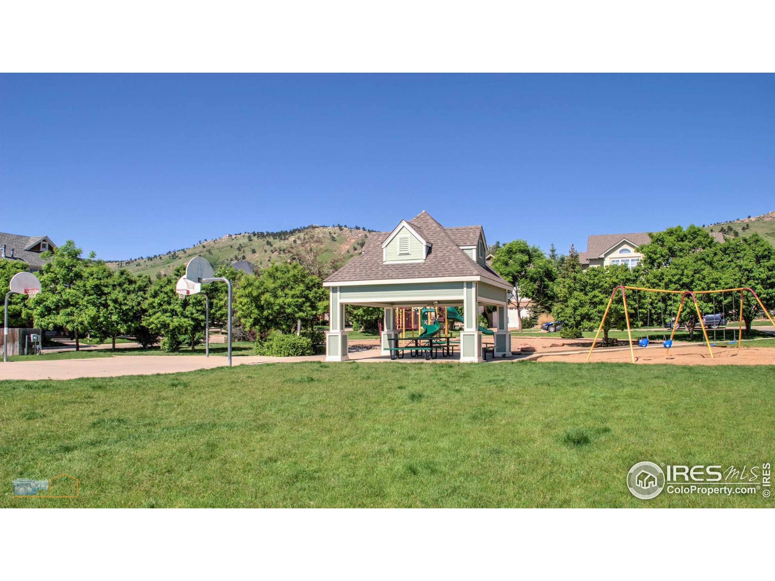 4921 Fountain Street Boulder, CO 80304 - Photo 45 of 50 a black and white photo of a big room