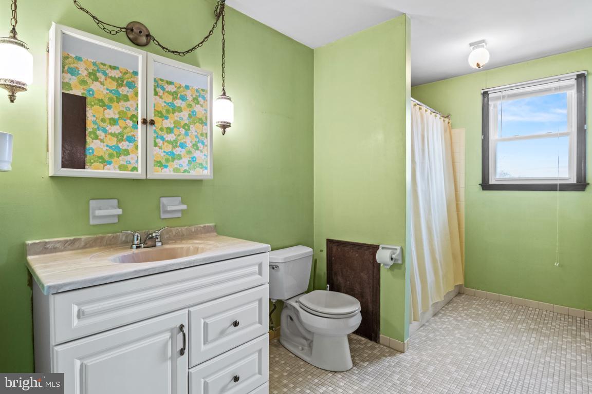 29 Holly Hill Road Richboro, PA 18954 - Photo 33 of 40 a bathroom with a toilet sink and mirror