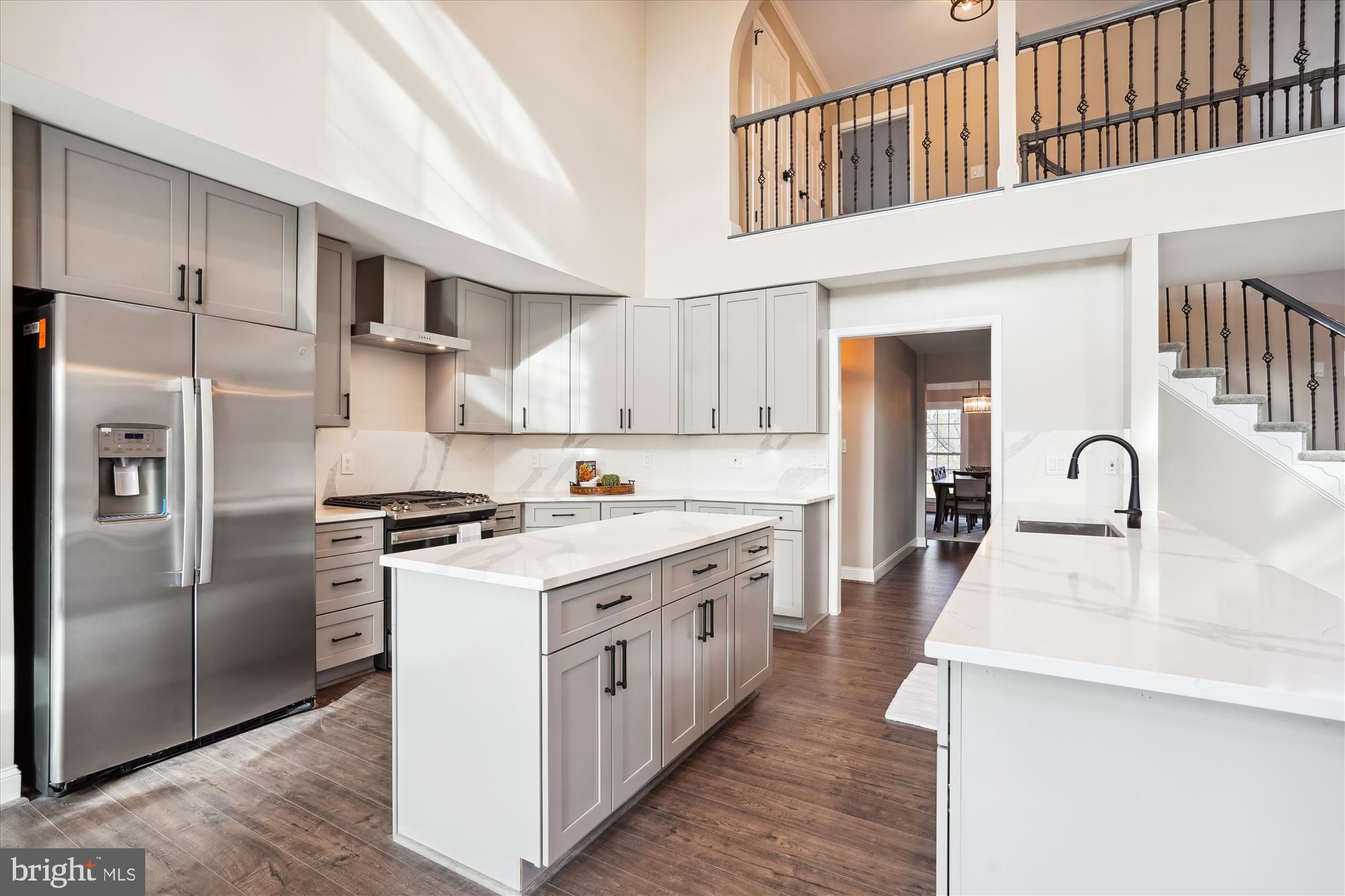 8312 Ivy Green Road Fairfax Station, VA 22039 - Photo 11 of 103 Kitchen - Quatz Countertops
