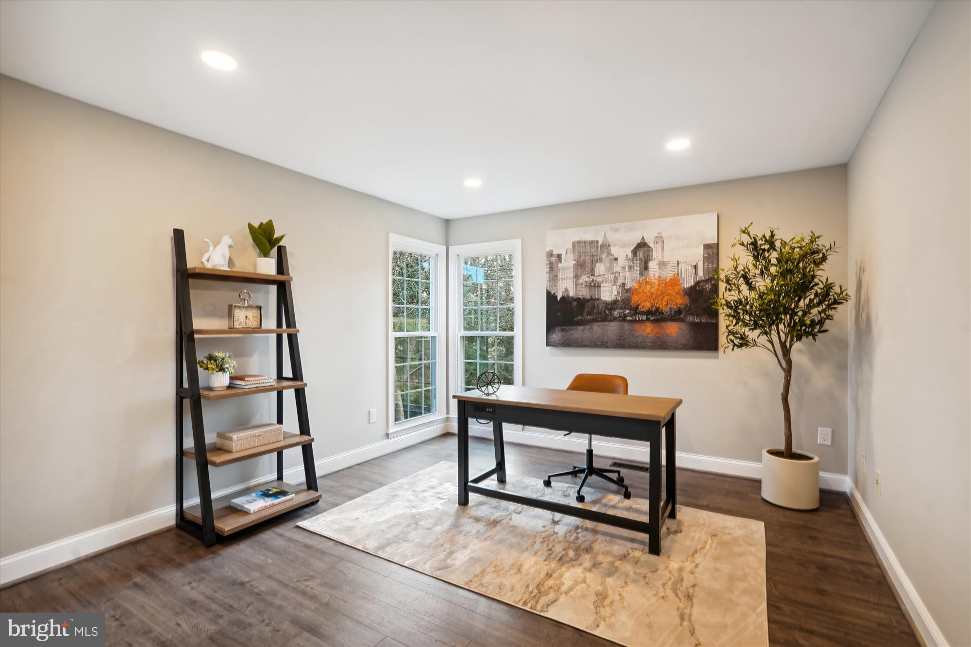 8312 Ivy Green Road Fairfax Station, VA 22039 - Photo 19 of 103 Main level office or bedroom