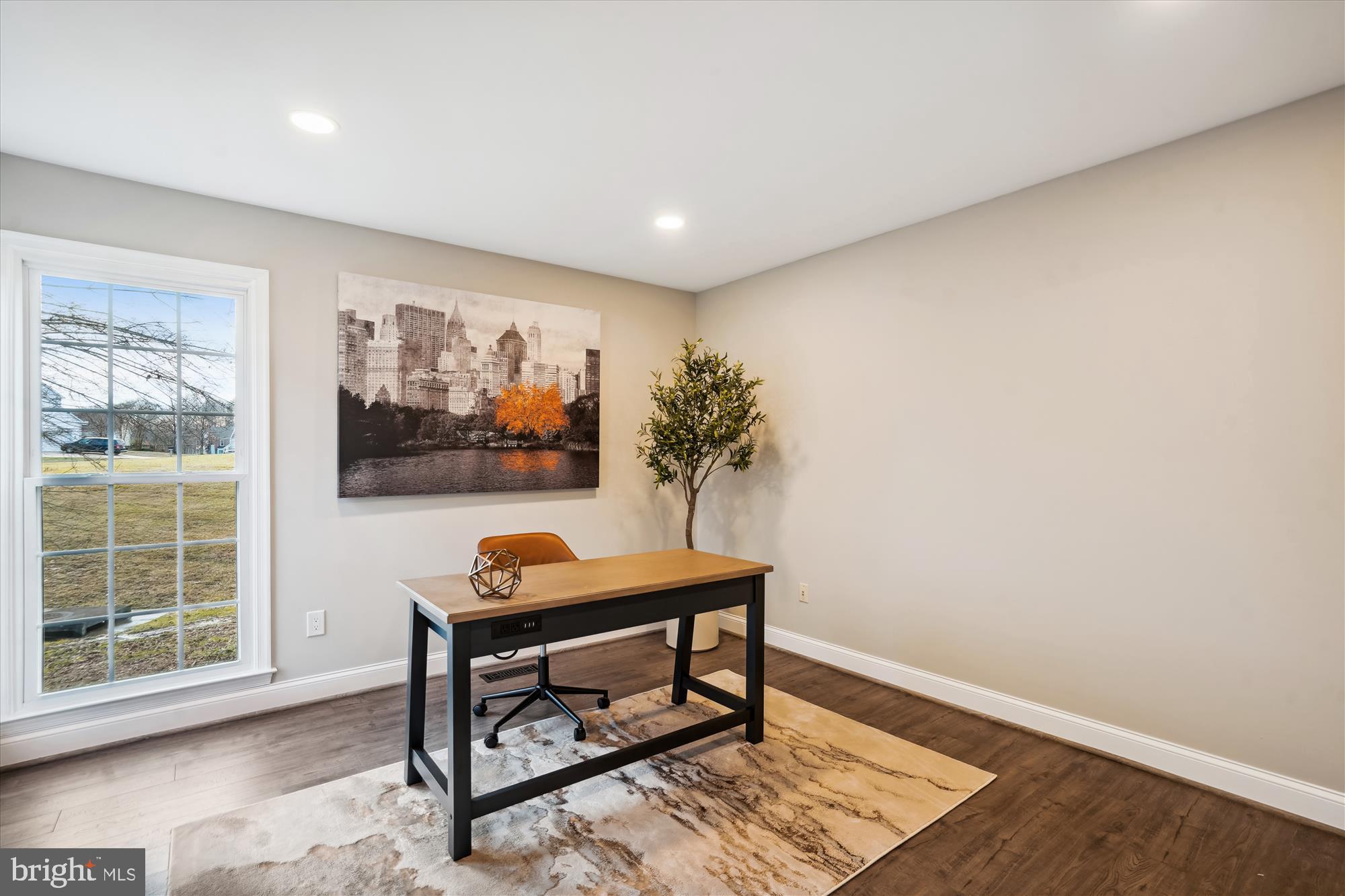 8312 Ivy Green Road Fairfax Station, VA 22039 - Photo 20 of 103 Main level office or bedroom with closet