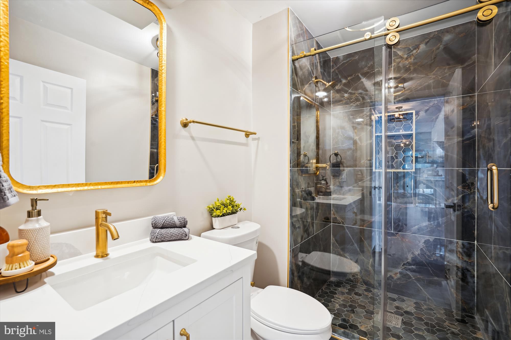 8312 Ivy Green Road Fairfax Station, VA 22039 - Photo 22 of 103 New High End Main Level Full Bath