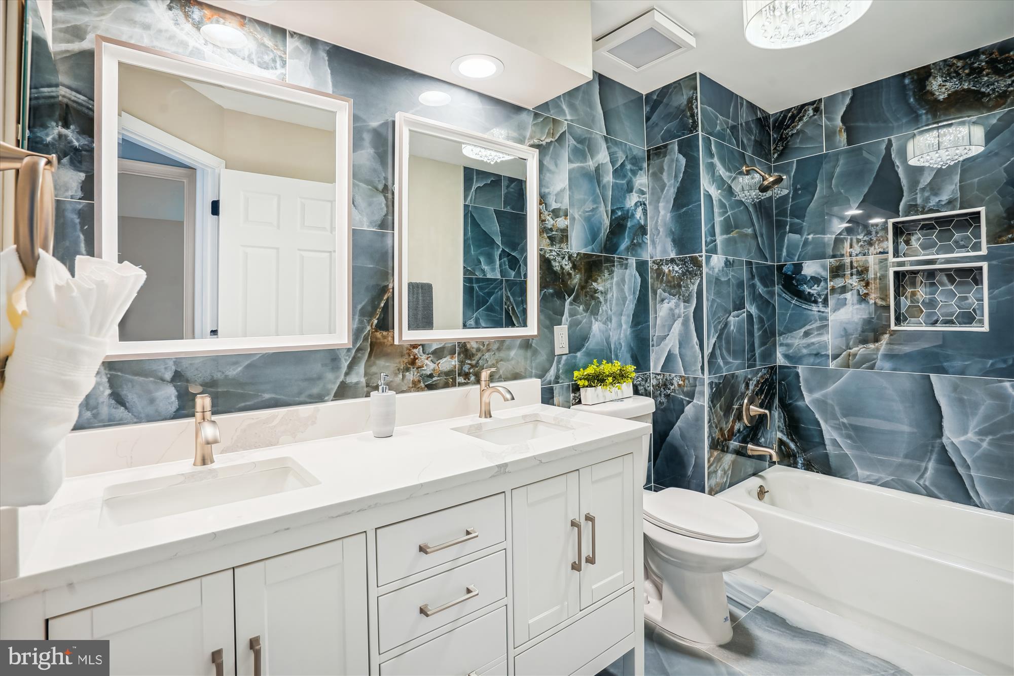 8312 Ivy Green Road Fairfax Station, VA 22039 - Photo 35 of 103 Upper level hall bath