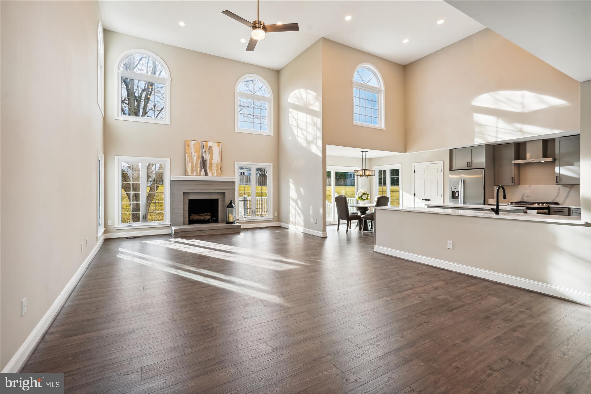 8312 Ivy Green Road Fairfax Station, VA 22039 - Photo 8 of 103 Family room - gleaming natural light