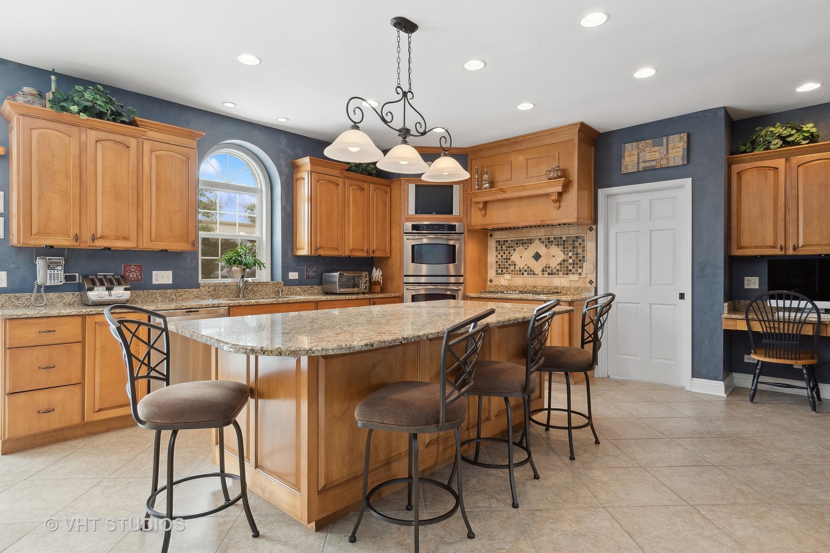 2332 Wild Timothy Road Naperville, IL 60564 - Photo 8 of 41 Gallery Image 8
