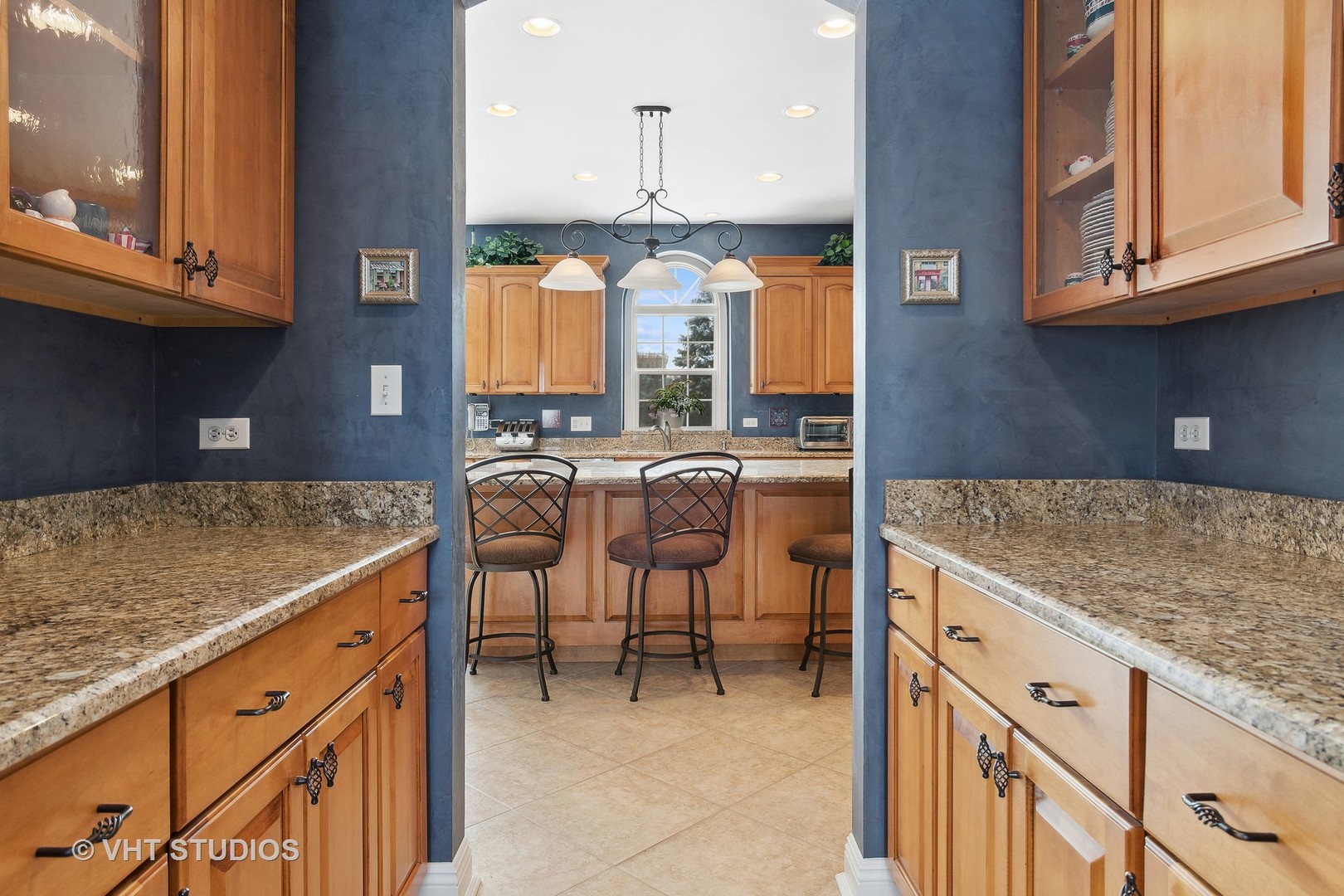 2332 Wild Timothy Road Naperville, IL 60564 - Photo 10 of 41 Gallery Image 10