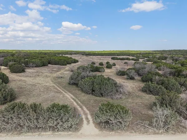 a view of a yard with a house