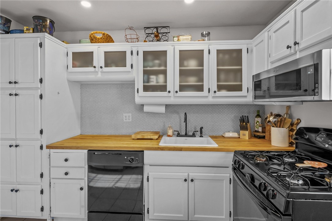 96 Glenbrook Road Warwick, RI 02889 - Photo 19 of 34