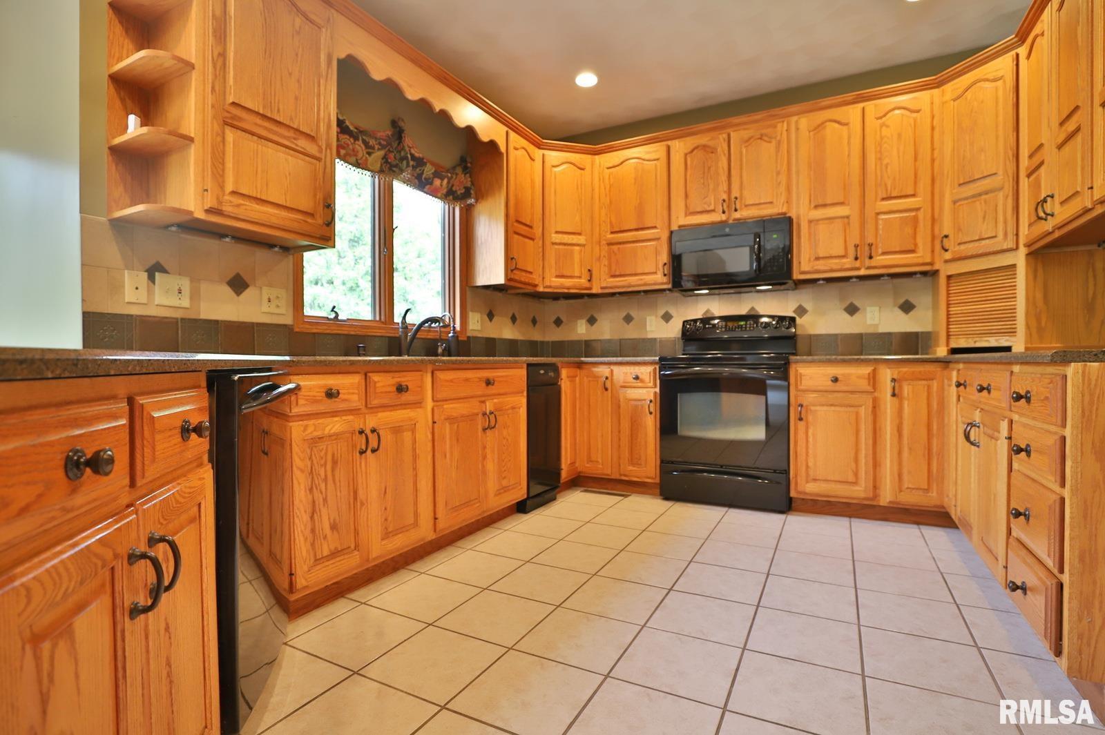 82 Diamond Point Morton, IL 61550 - Photo 15 of 50 Gallery Image 15