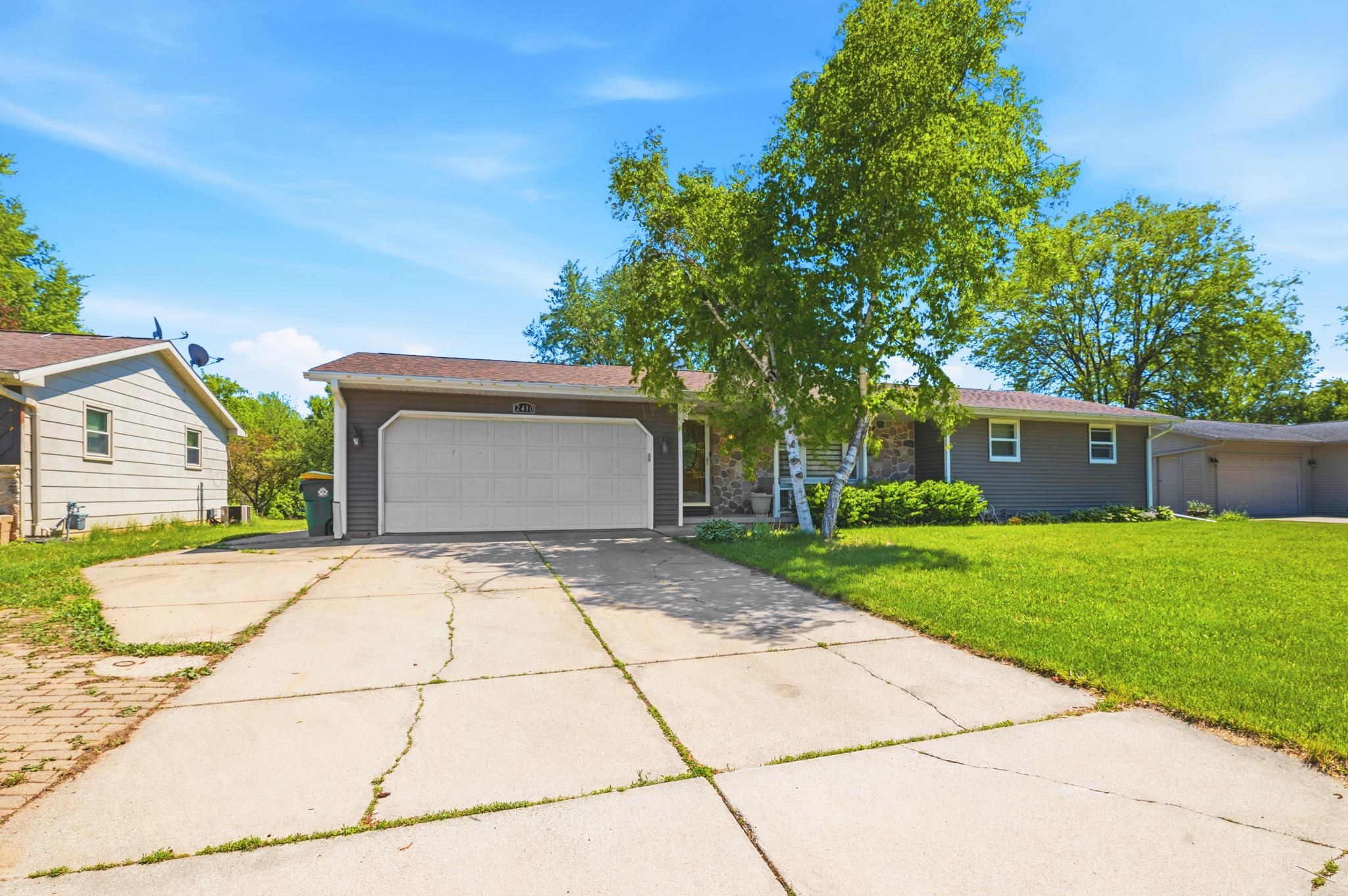 2430 Heather Road Green Bay, WI 54311 - Photo 2 of 32