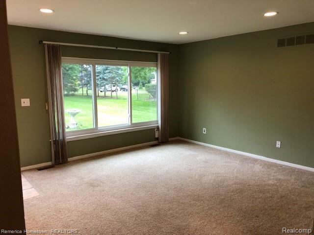 23900 Springbrook Drive Farmington Hills, MI 48336 - Photo 9 of 22