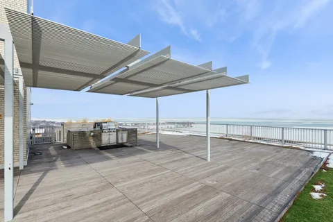 $185,000 | 3900 North Lake Shore Drive, Unit 12D, Chicago, IL 60613