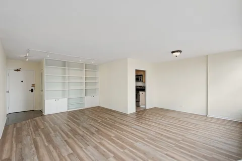 $185,000 | 3900 North Lake Shore Drive, Unit 12D, Chicago, IL 60613