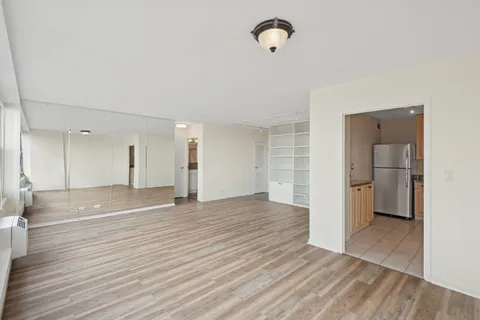 $185,000 | 3900 North Lake Shore Drive, Unit 12D, Chicago, IL 60613