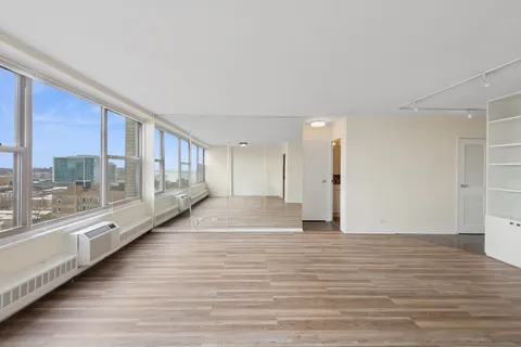 $185,000 | 3900 North Lake Shore Drive, Unit 12D, Chicago, IL 60613