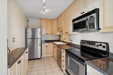 $185,000 | 3900 North Lake Shore Drive, Unit 12D, Chicago, IL 60613