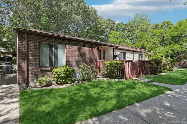 $376,000 | 132 Birchwood Road, Unit 132, Coram, NY 11727