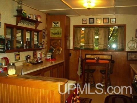 6672 65 Road Gladstone, MI 49837 - Photo 3 of 21