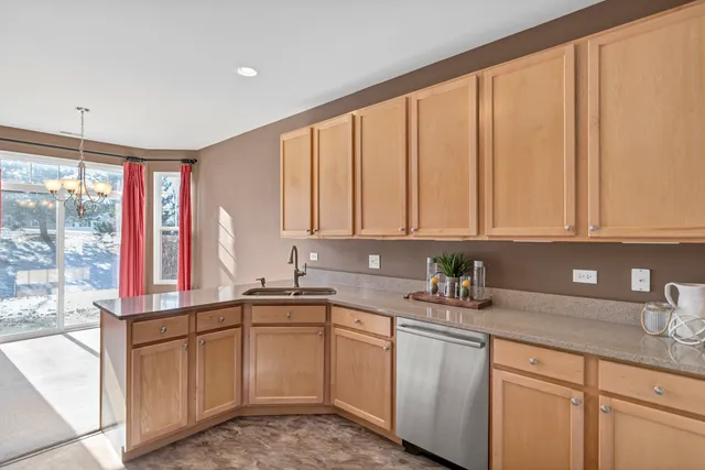 $285,000 | 6526 Marble Lane, Carpentersville, IL 60110