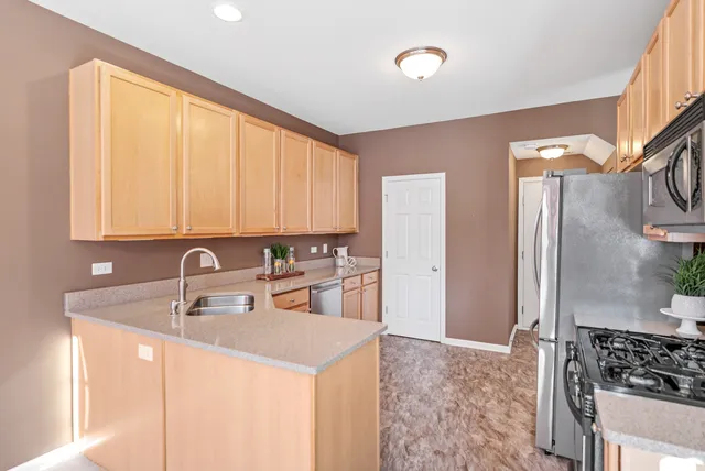 $285,000 | 6526 Marble Lane, Carpentersville, IL 60110