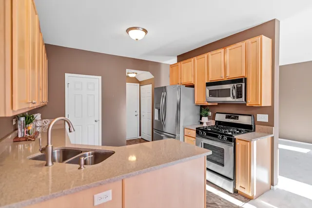 $285,000 | 6526 Marble Lane, Carpentersville, IL 60110