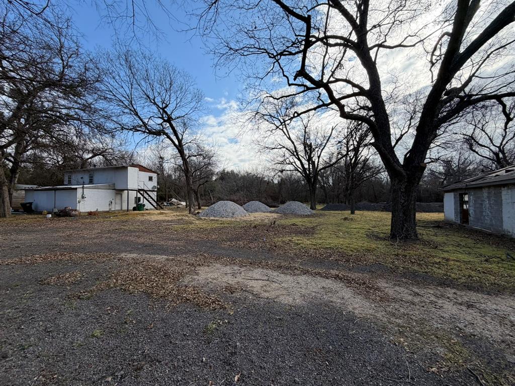 625 East Highway 199 Springtown, TX 76082 - Photo 5 of 13 a view of dirt yard with a tree