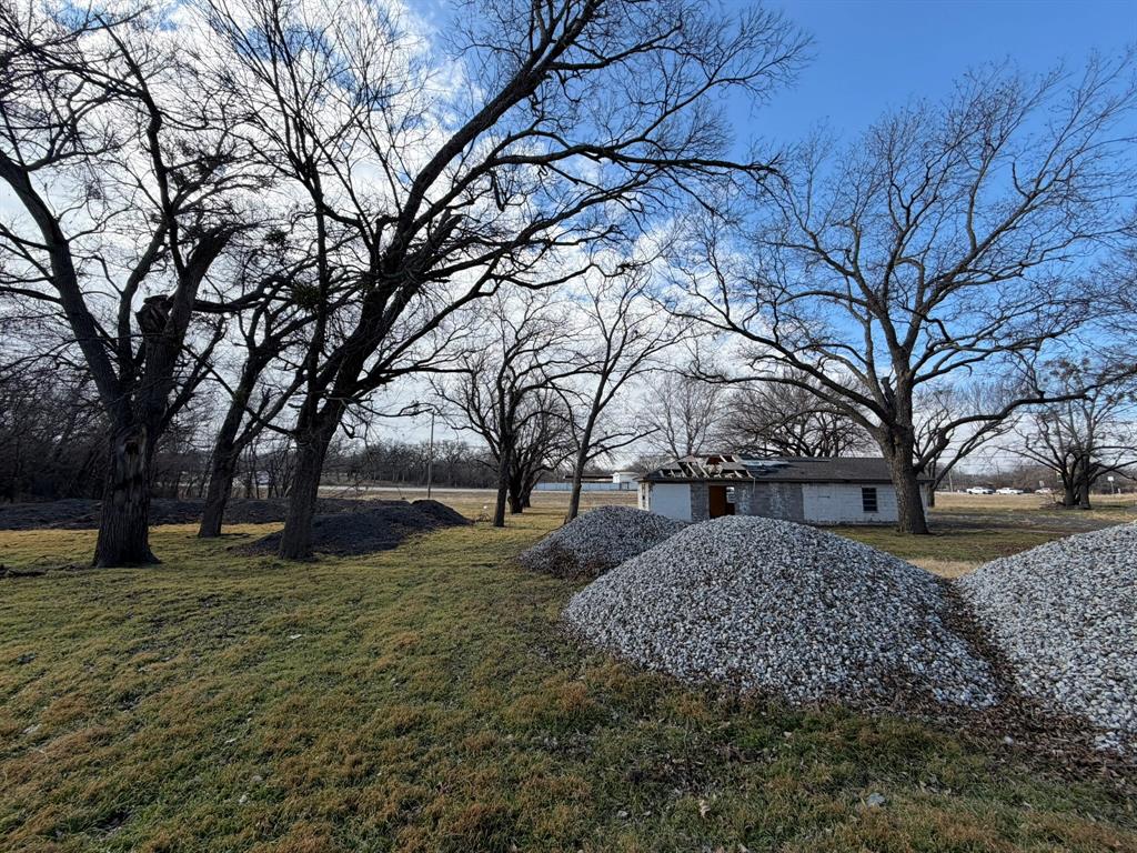 625 East Highway 199 Springtown, TX 76082 - Photo 10 of 13 a view of a yard with a house