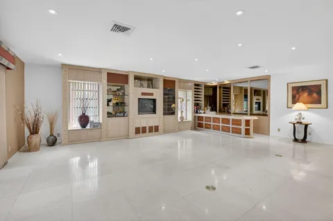 $2,000,000 | 2101 Northwest 25th Street, Boca Raton, FL 33431