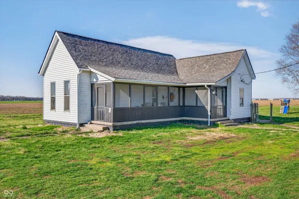 $244,900 | 7120 North 250 East, Columbus, IN 47203