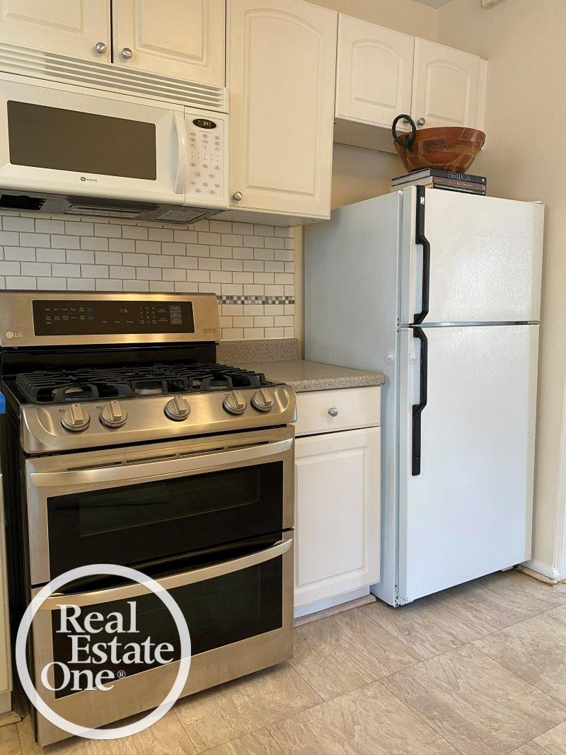 897 Rivard Boulevard Grosse Pointe, MI 48230 - Photo 20 of 42 50212858-7df71fb7-66a1-4c06-bd63-ca2098db93f5.JPG