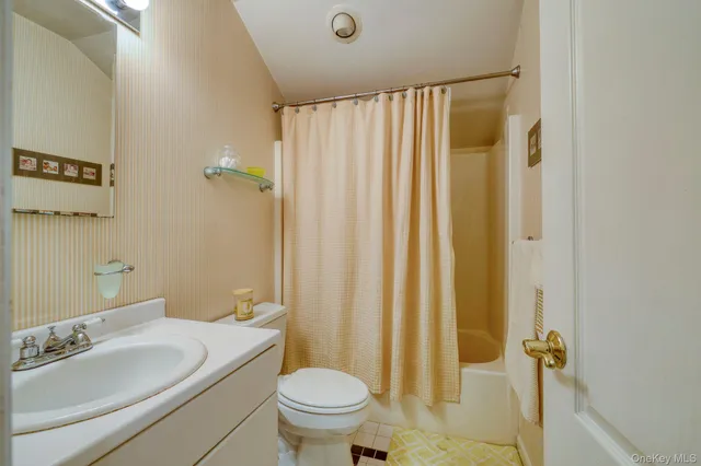 $395,000 | 7 Birkdale Court, Poughkeepsie, NY 12603