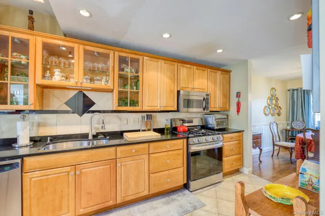 $395,000 | 7 Birkdale Court, Poughkeepsie, NY 12603