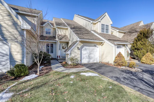 $395,000 | 7 Birkdale Court, Poughkeepsie, NY 12603