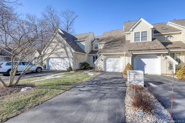 $395,000 | 7 Birkdale Court, Poughkeepsie, NY 12603