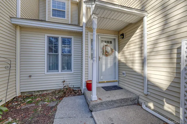 $395,000 | 7 Birkdale Court, Poughkeepsie, NY 12603