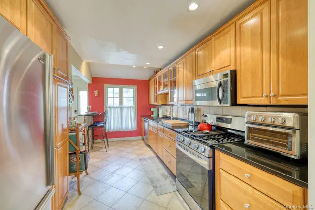 $395,000 | 7 Birkdale Court, Poughkeepsie, NY 12603