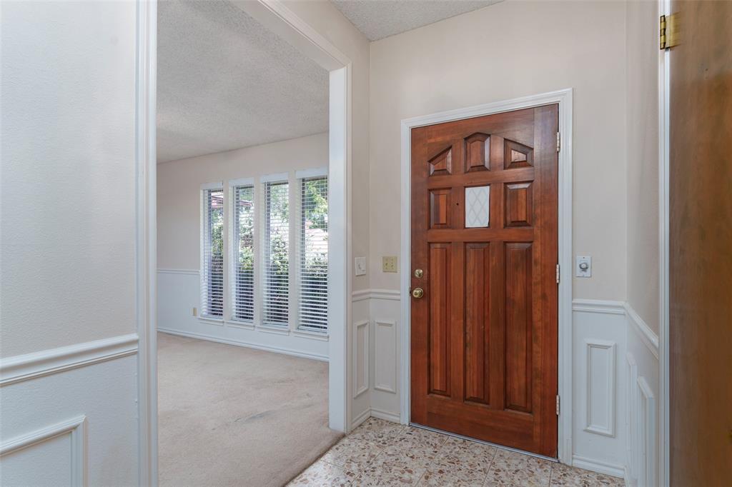 1008 Rocky Canyon Road Arlington, TX 76012 - Photo 6 of 37