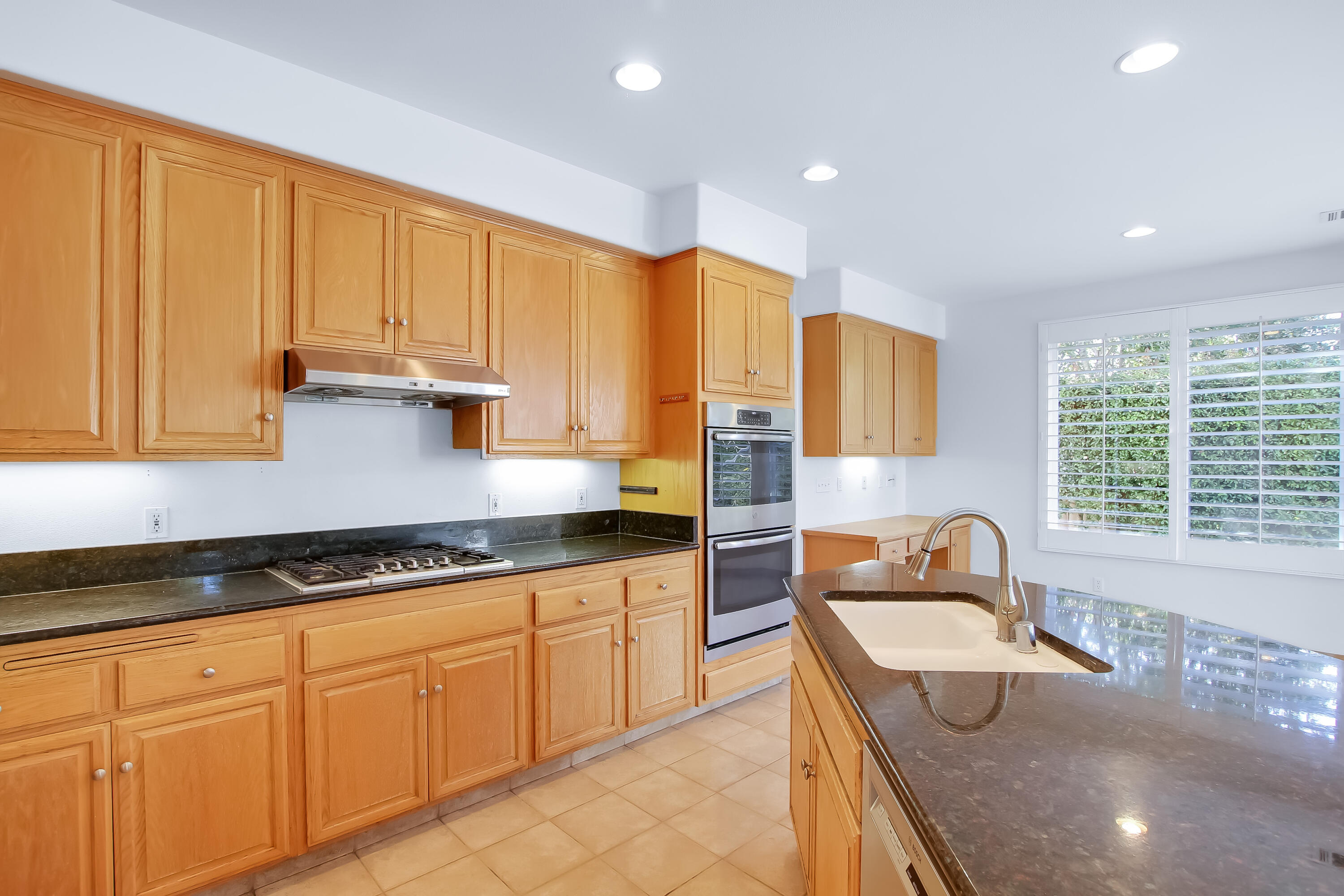 6866 Shadowbrook Drive Goleta, CA 93117 - Photo 15 of 33 Kitchen