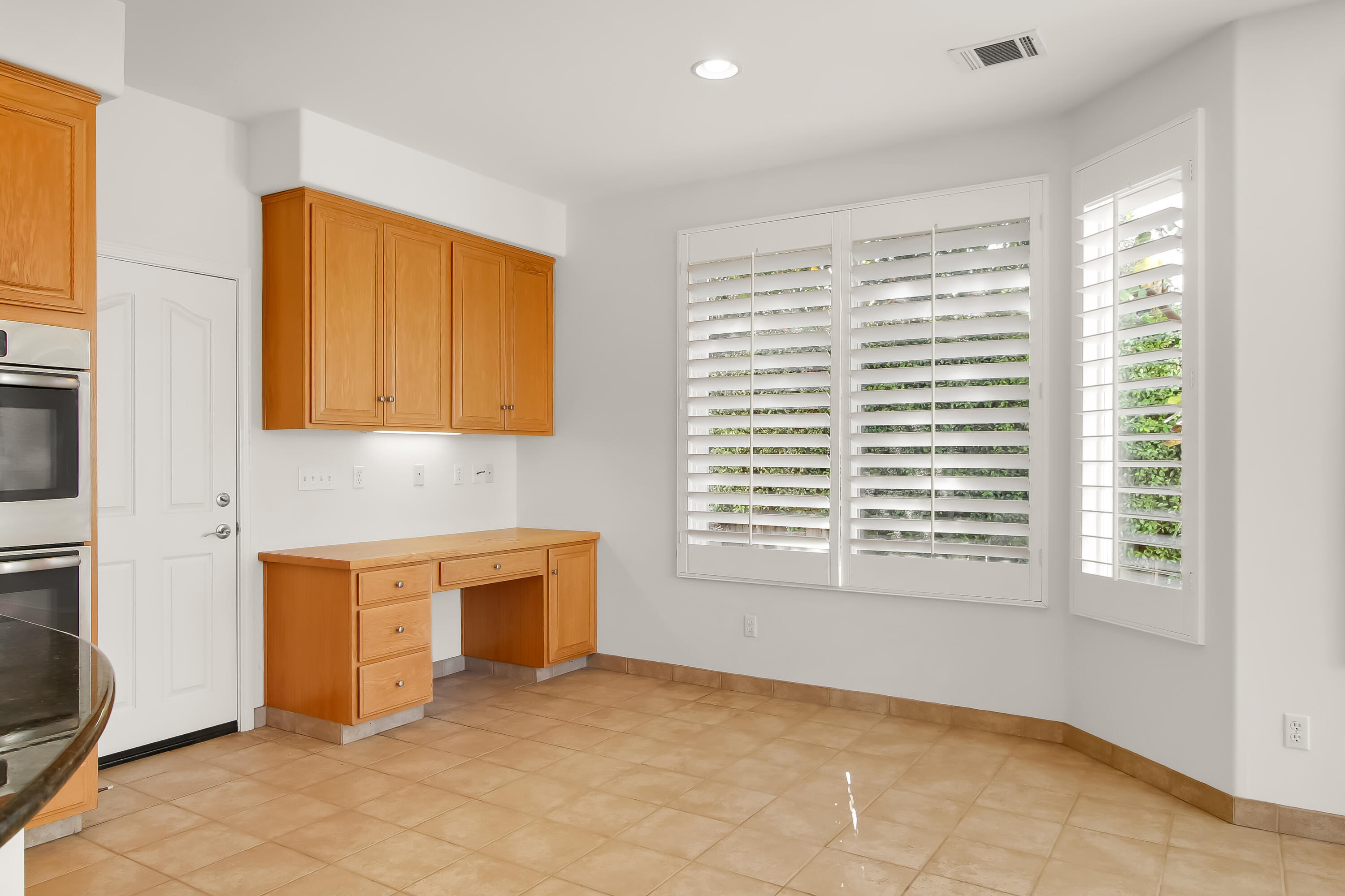 6866 Shadowbrook Drive Goleta, CA 93117 - Photo 18 of 33 Desk Area/Nook