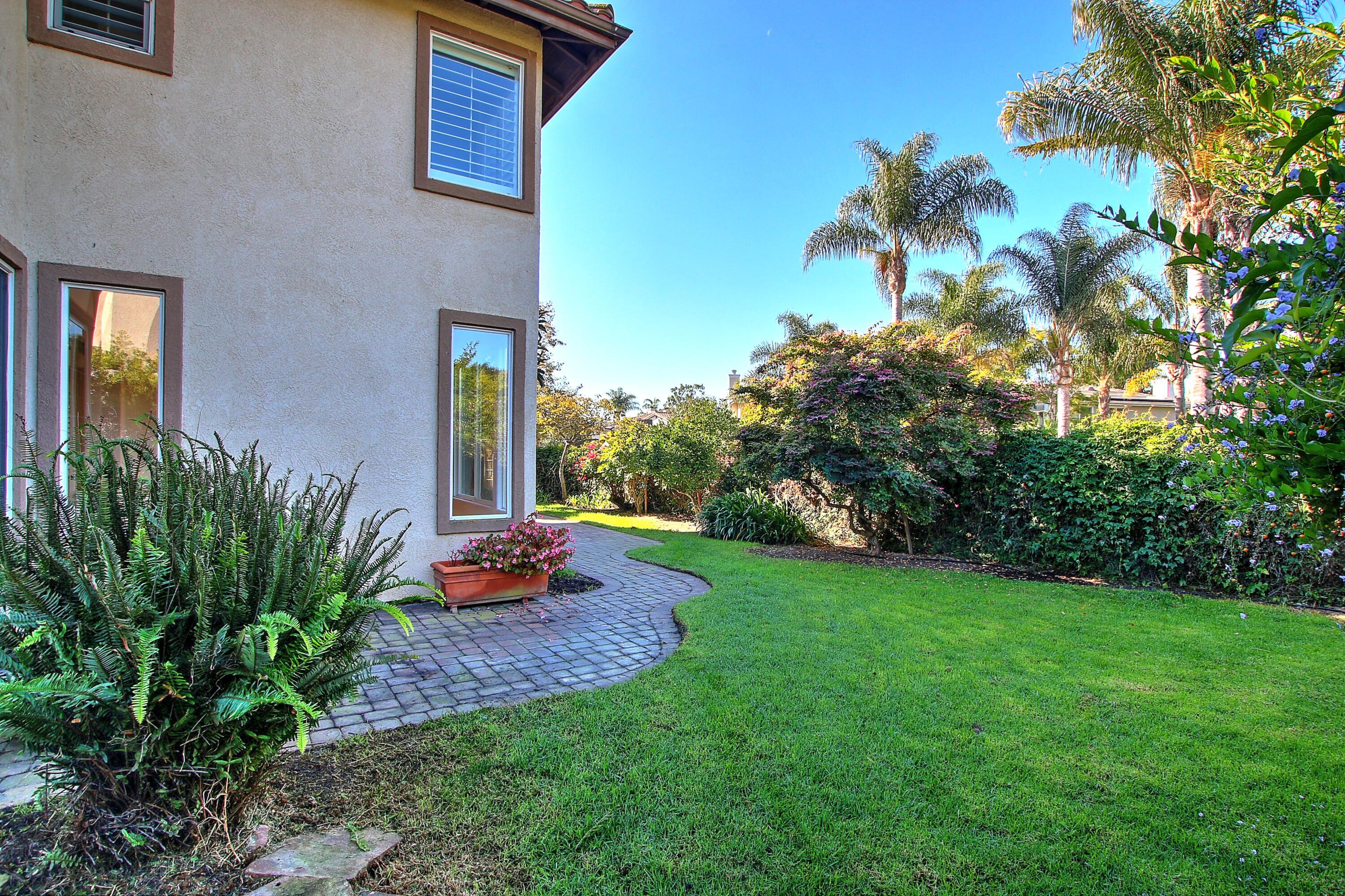 6866 Shadowbrook Drive Goleta, CA 93117 - Photo 2 of 33 Large Side yard