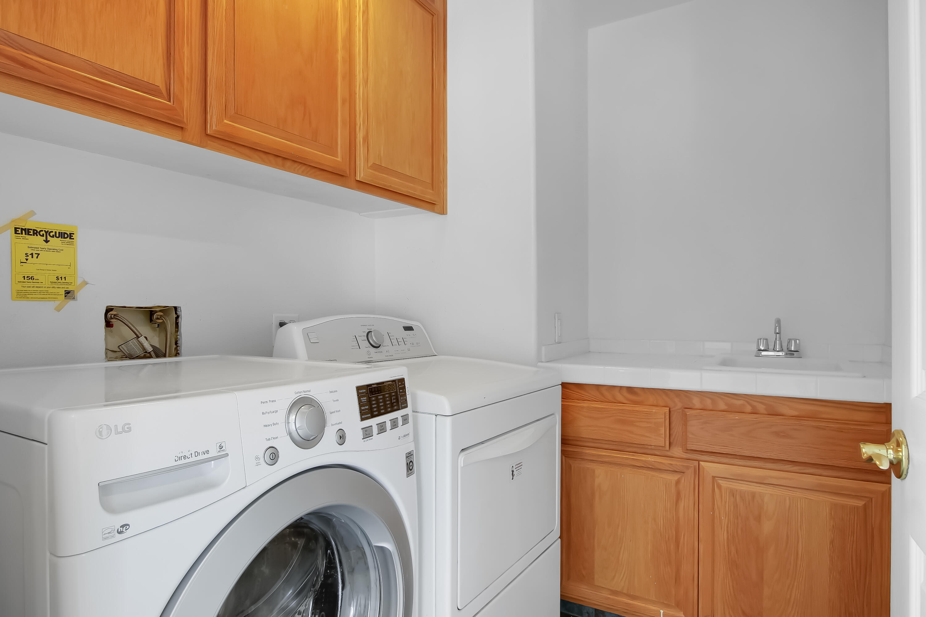 6866 Shadowbrook Drive Goleta, CA 93117 - Photo 20 of 33 Laundryroom