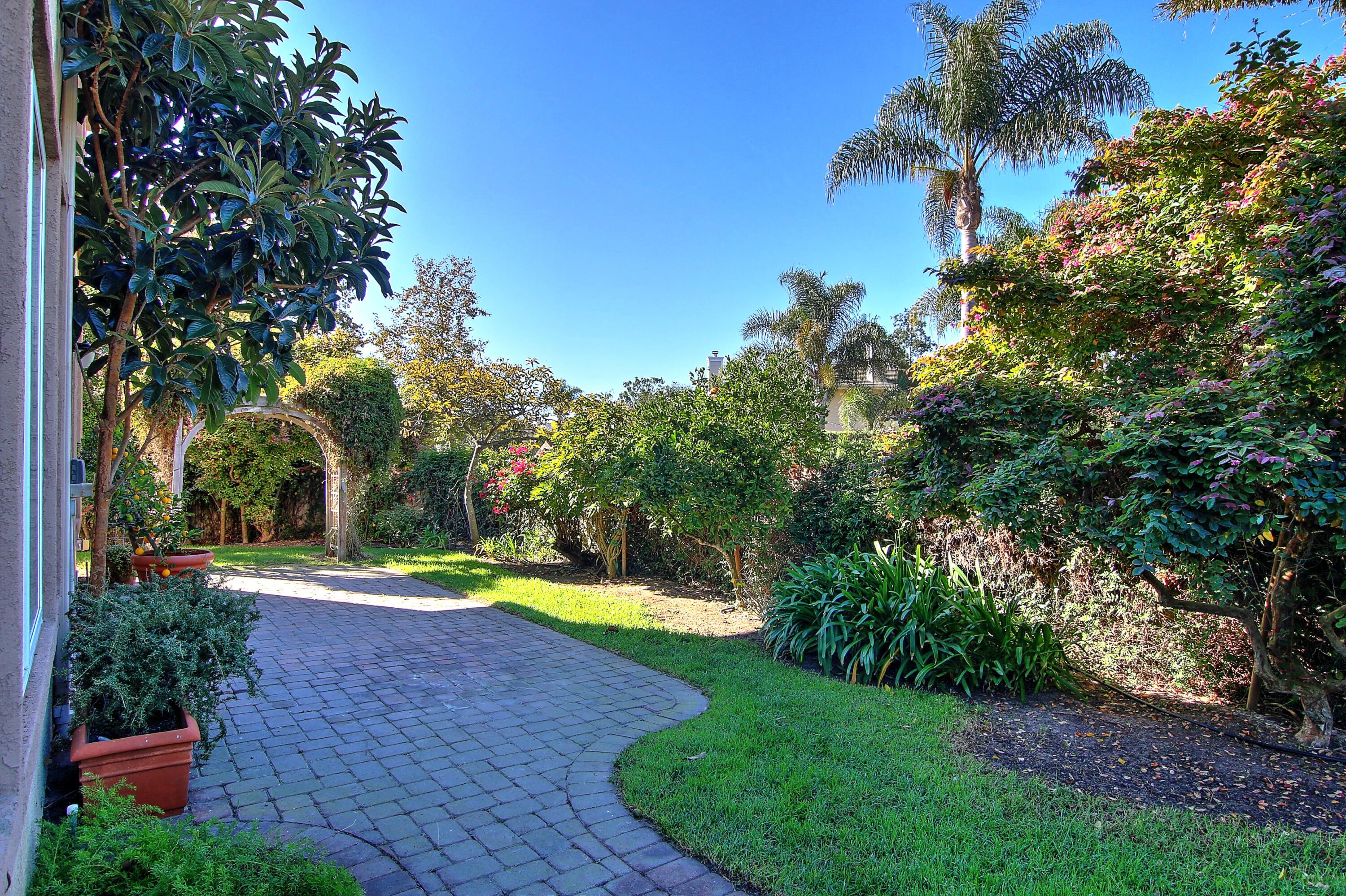 6866 Shadowbrook Drive Goleta, CA 93117 - Photo 4 of 33 Patio