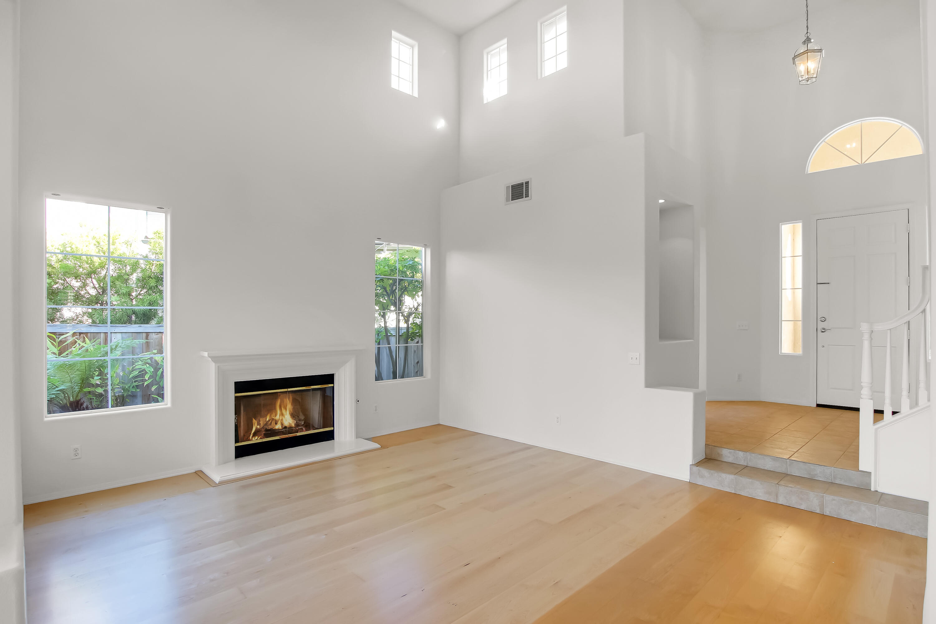 6866 Shadowbrook Drive Goleta, CA 93117 - Photo 10 of 33 LR Soaring Ceilings