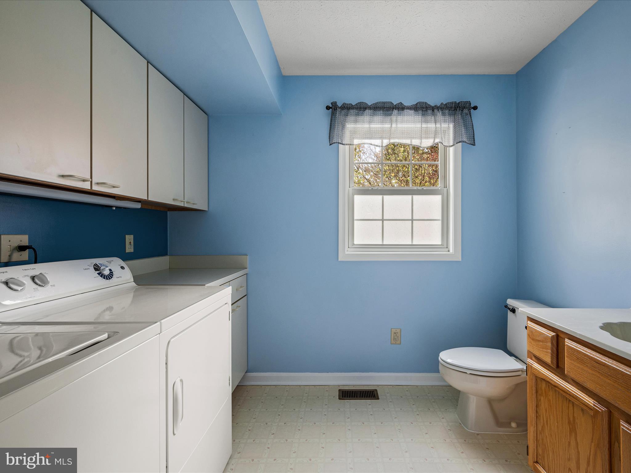 137 Lloyds Road Winchester, VA 22602 - Photo 13 of 40 Laundry & Half Bath