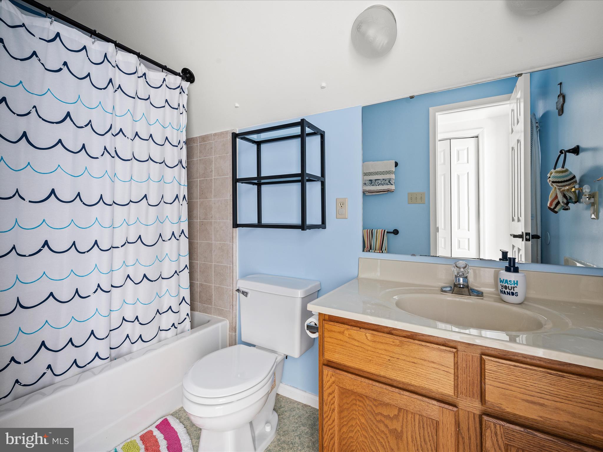 137 Lloyds Road Winchester, VA 22602 - Photo 20 of 40 Upstairs Bathroom