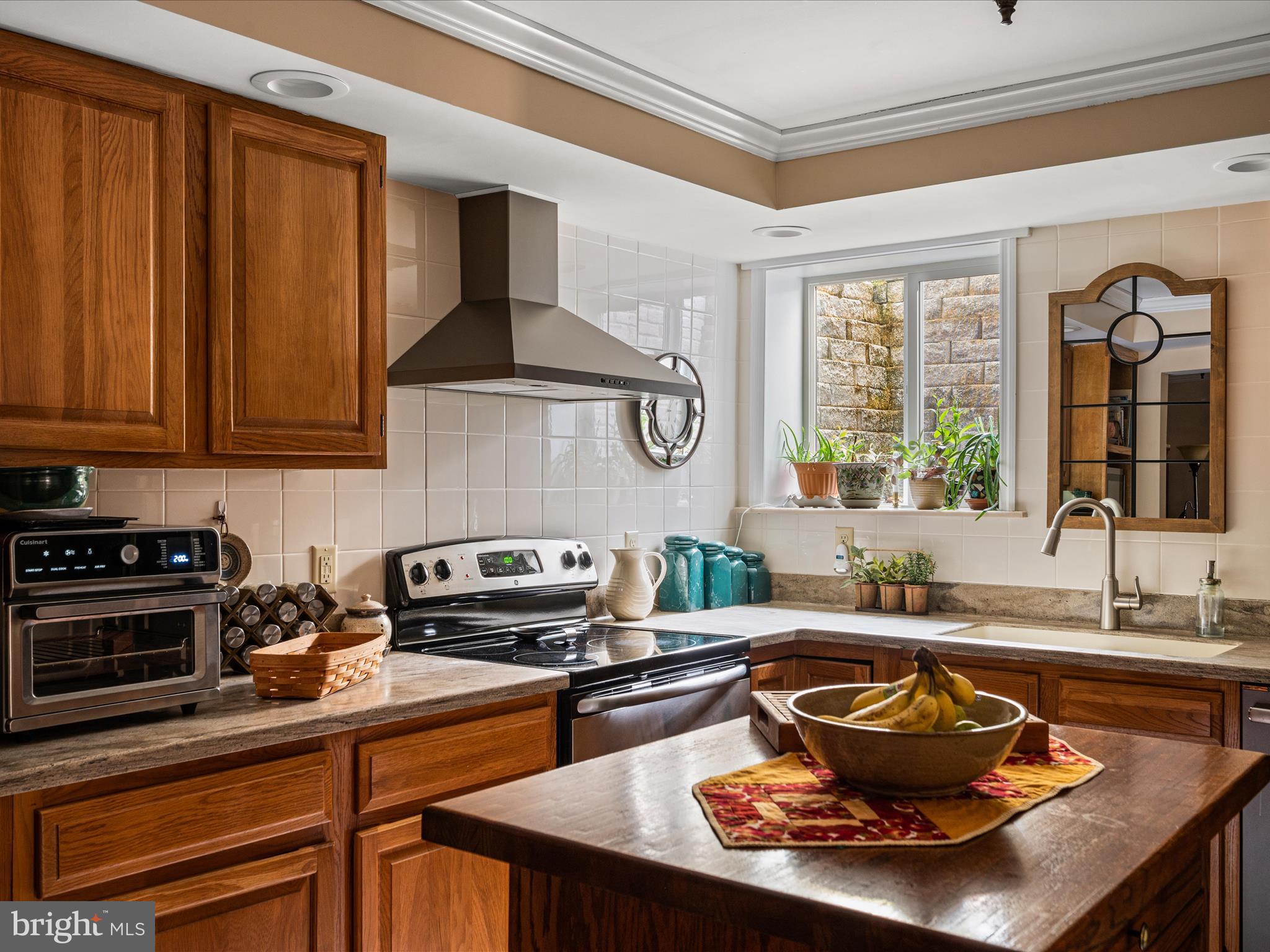 137 Lloyds Road Winchester, VA 22602 - Photo 24 of 40 Lower Level Kitchen