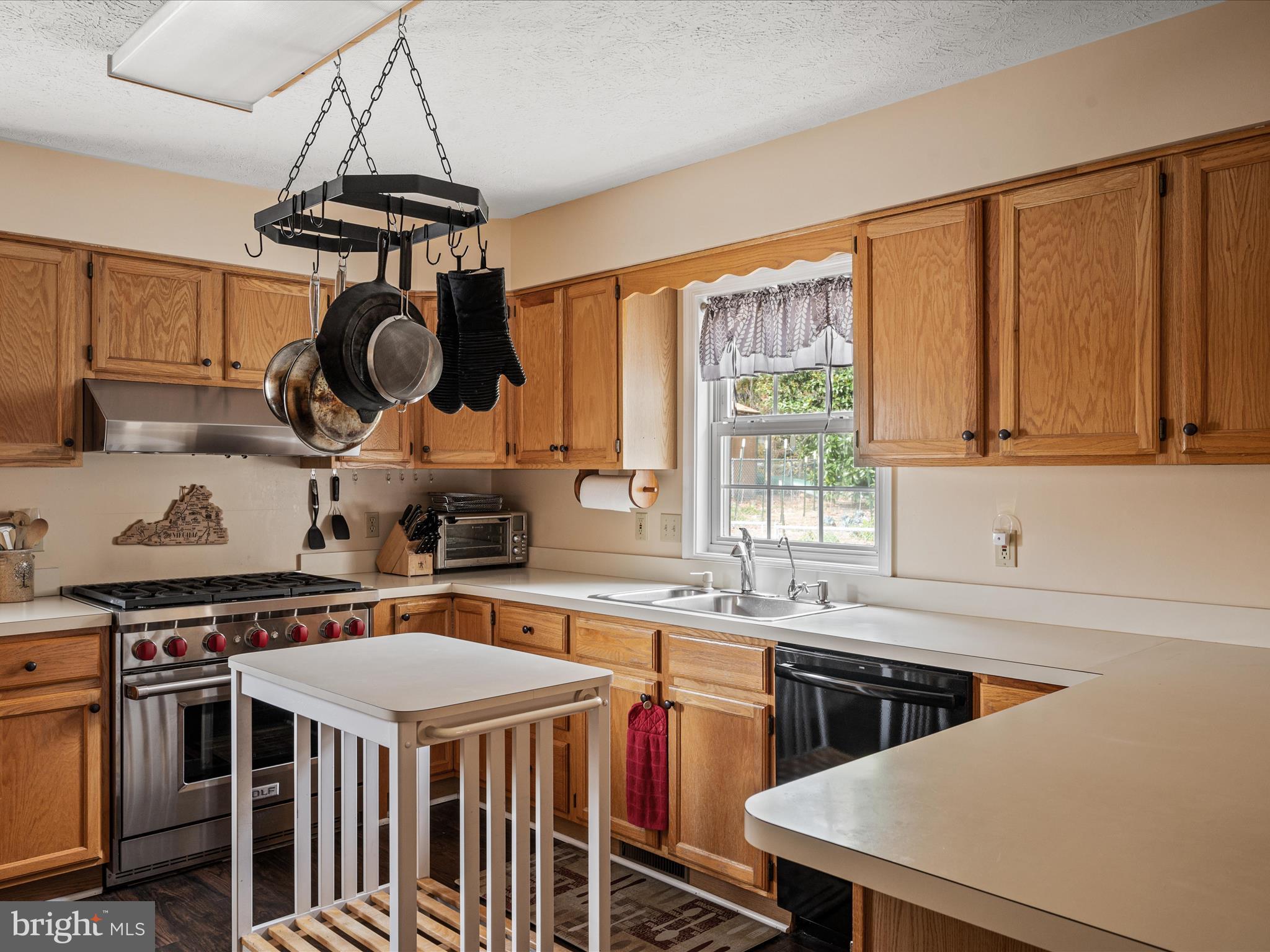 137 Lloyds Road Winchester, VA 22602 - Photo 9 of 40 Kitchen