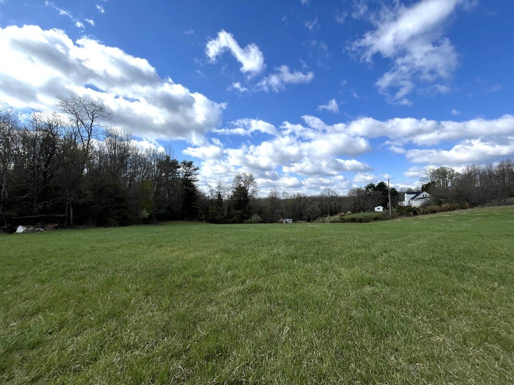 586 Deer Ridge Road Hillsville, VA 24343 - Photo 11 of 34 Gallery Image 11