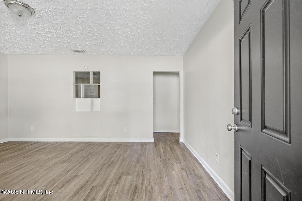 2932 Rhonda Rd-7